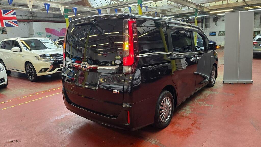 Toyota Voxy Mpv Esquire Hybrid Gi Black Edition 201666 Black #34