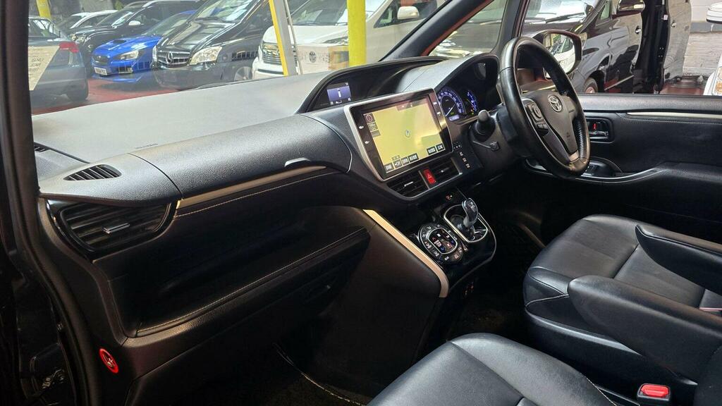 Toyota Voxy Mpv Esquire Hybrid Gi Black Edition 201666 Black #18