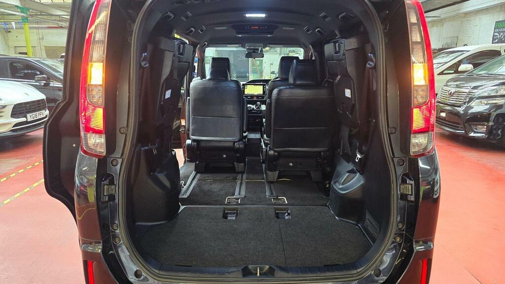 Toyota Voxy Mpv Esquire Hybrid Gi Black Edition 201666 Black #24