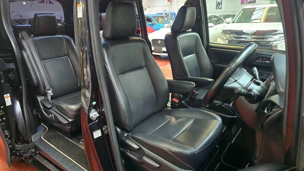 Toyota Voxy Mpv Esquire Hybrid Black Leather Ulez Free 20166 Black #5