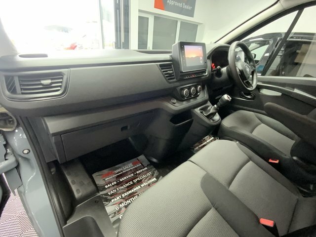 Renault Trafic 2.0 Dci Blue Ll30 HS24FUG Grey #4