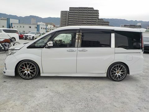 Honda StepWagon Rp3 1.5 Turbo White #6