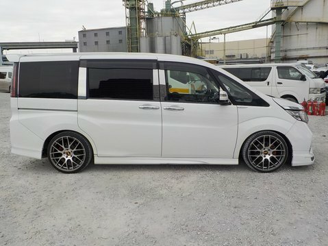 Honda StepWagon Rp3 1.5 Turbo White #5