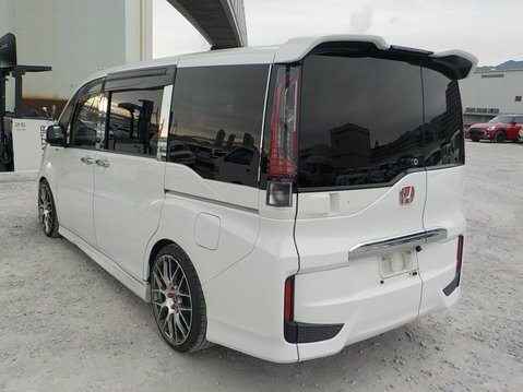 Honda StepWagon Rp3 1.5 Turbo White #2