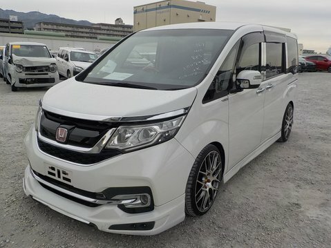 Honda StepWagon Rp3 1.5 Turbo White #3