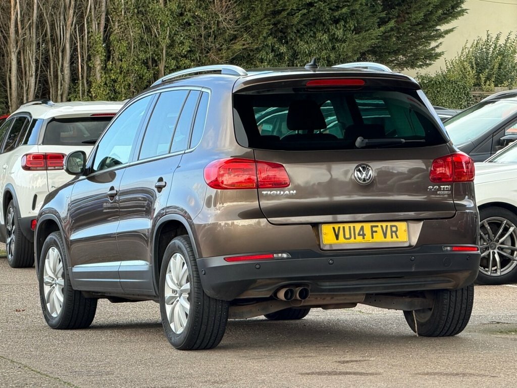 Volkswagen Tiguan 2L Match VU14FVR Brown #4