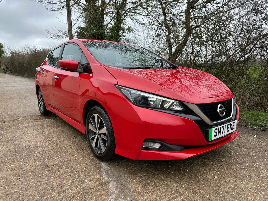 Nissan Leaf 40Kwh Acenta Hatchback 150 Ps Red