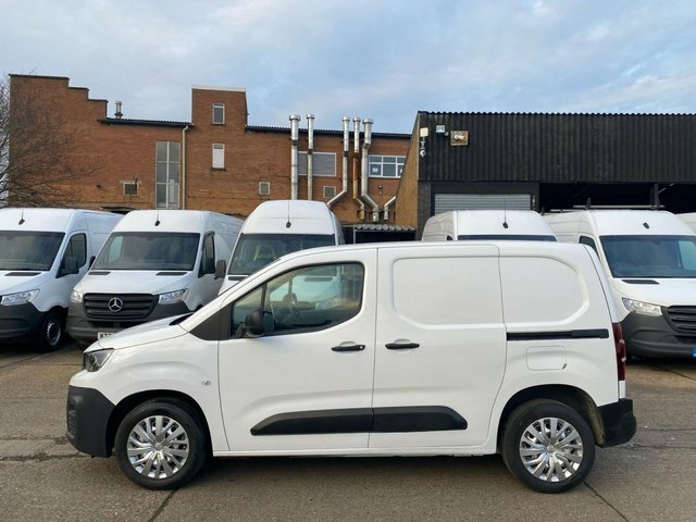 Peugeot Partner 1.6 Blue Hdi Professional NV19ZFJ White #2