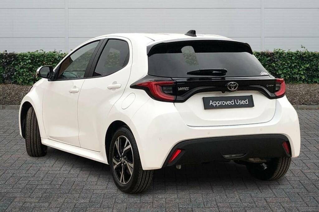 Toyota Yaris 1.5 Hybrid Design Cvt Safety Pack VE75BCU White #2