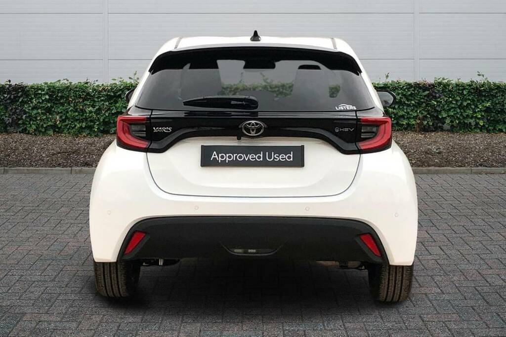Toyota Yaris 1.5 Hybrid Design Cvt Safety Pack VE75BCU White #4