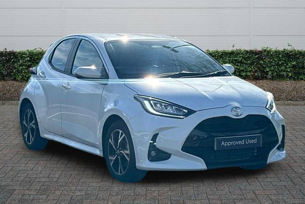 Toyota Yaris 1.5 Hybrid Design Cvt White