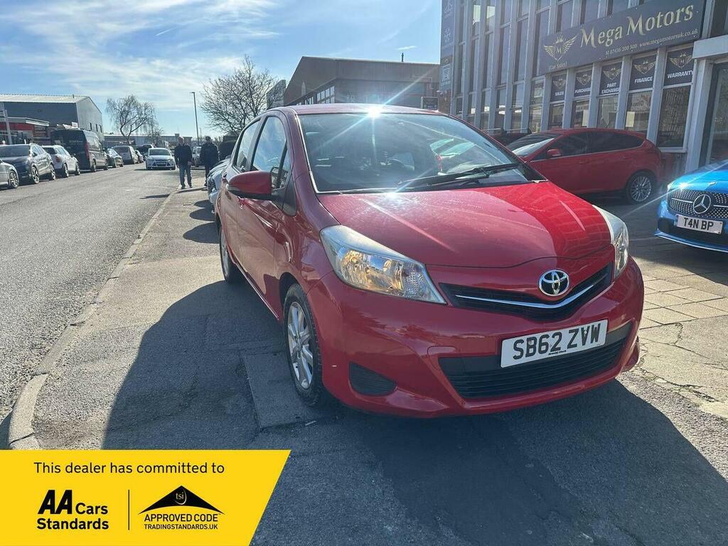 Toyota Yaris Hatchback 1.33 Dual Vvt-i Tr Euro 5 201362 Red