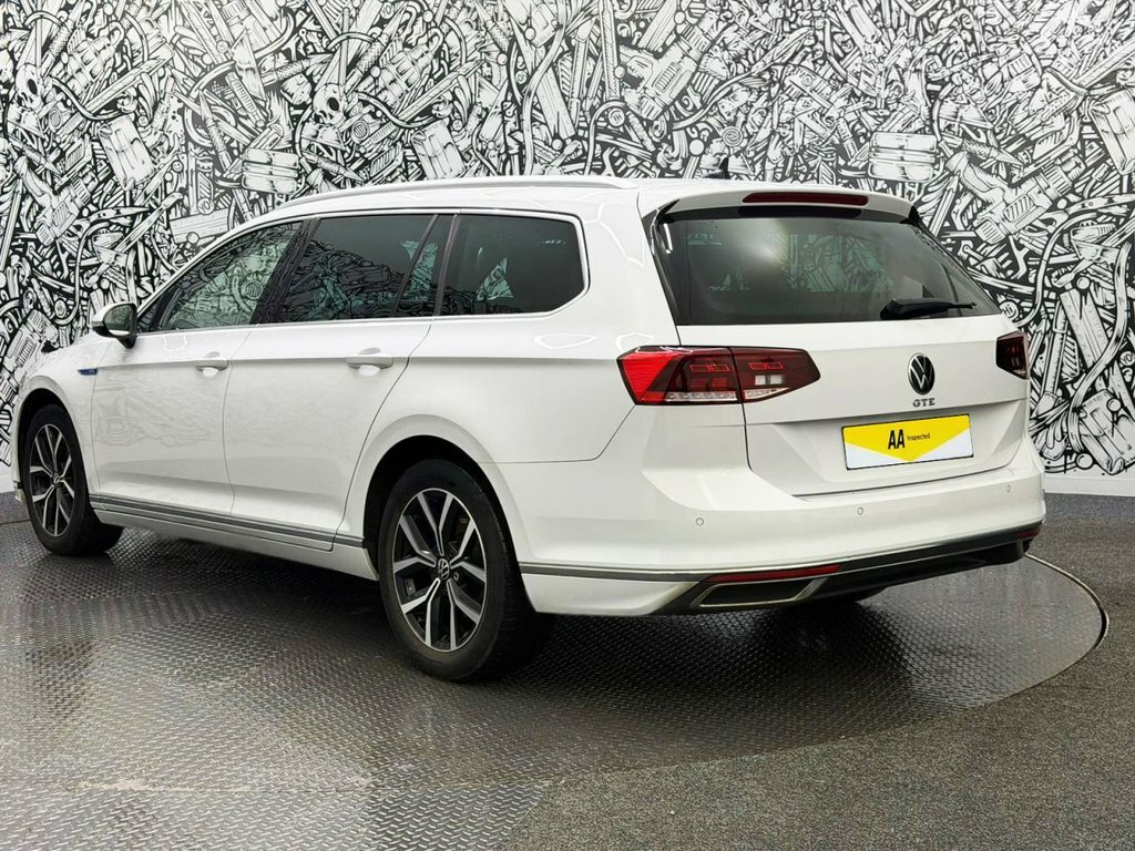 Volkswagen Passat 1.4L Gte YF72CYY White #2