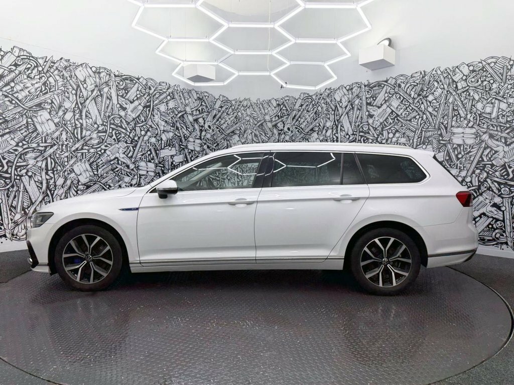 Volkswagen Passat 1.4L Gte YF72CYY White #6
