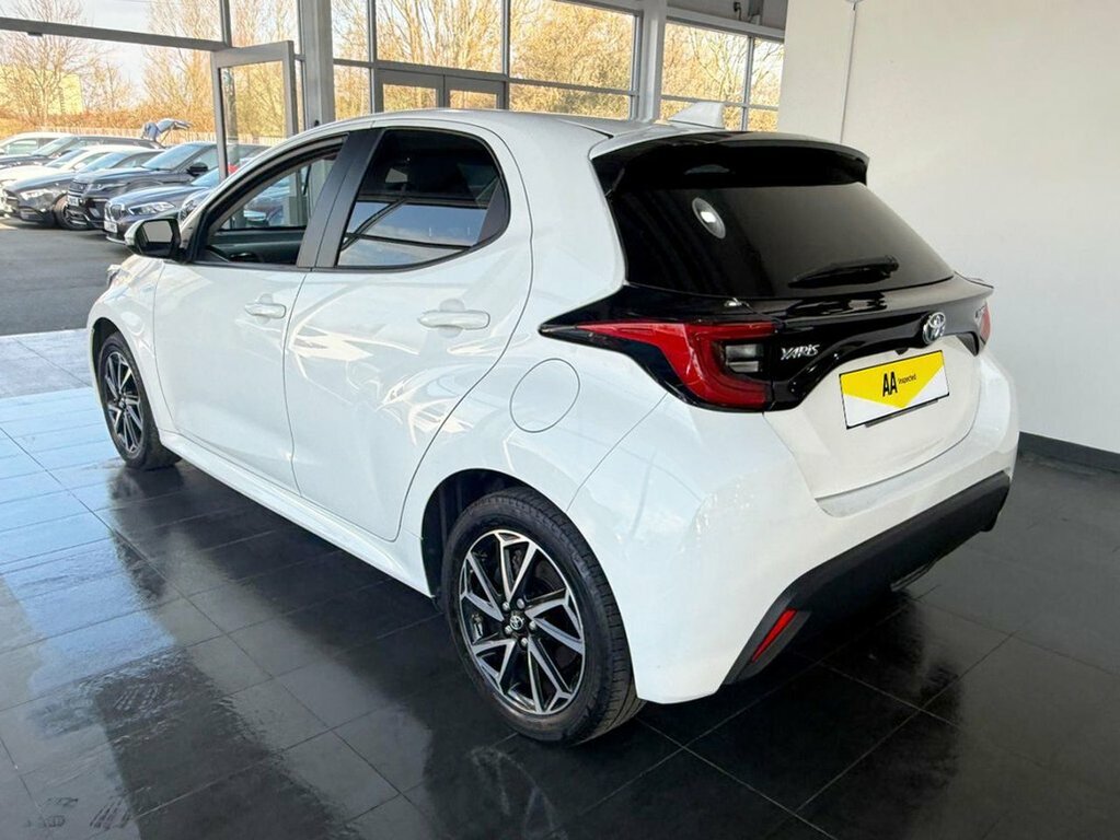 Toyota Yaris 1.5L Design MJ72NVN White #5