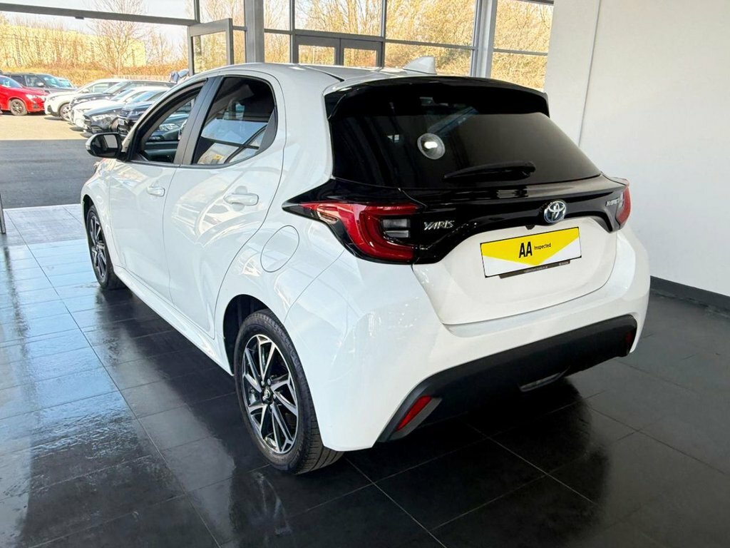 Toyota Yaris 1.5L Design MJ72NVN White #6