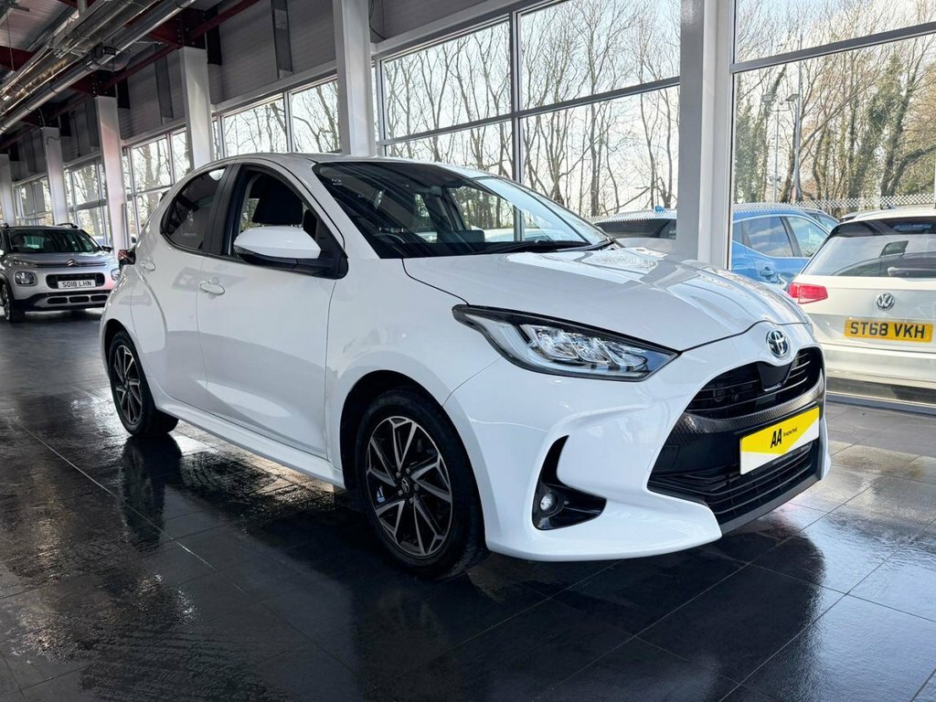 Toyota Yaris 1.5L Design White