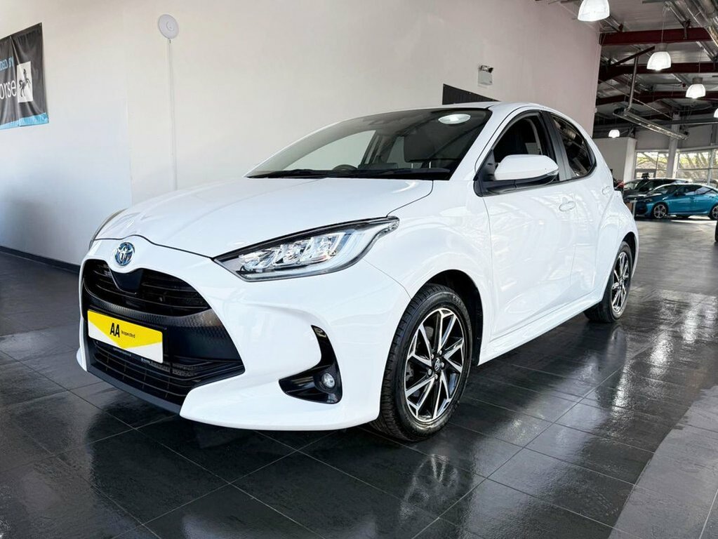 Toyota Yaris 1.5L Design MJ72NVN White #4