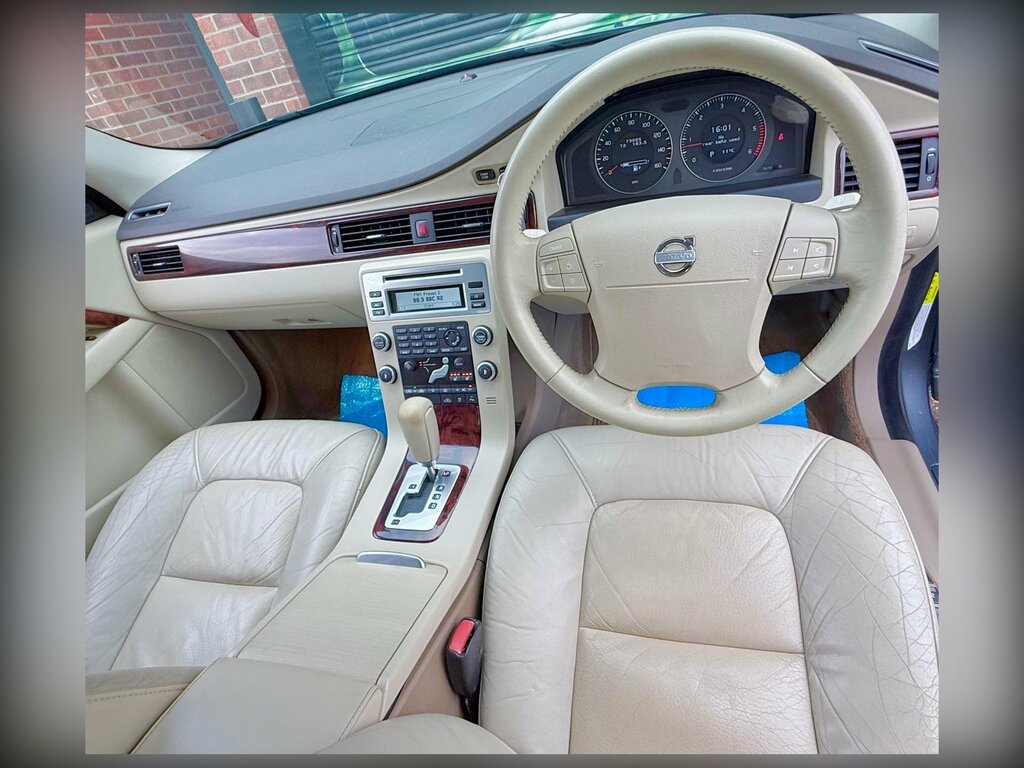 Volvo S80 Executive V8 Awd White #9