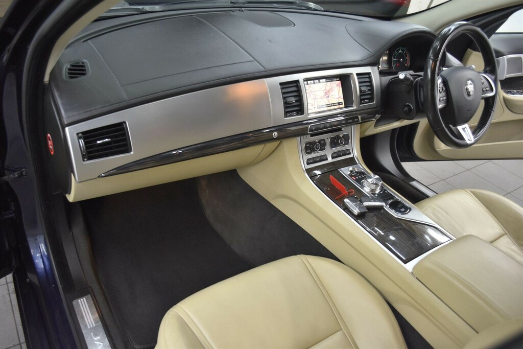 Jaguar XF 2.2D Luxury Sportbrake Euro 5 Ss LF15AVE Blue #3