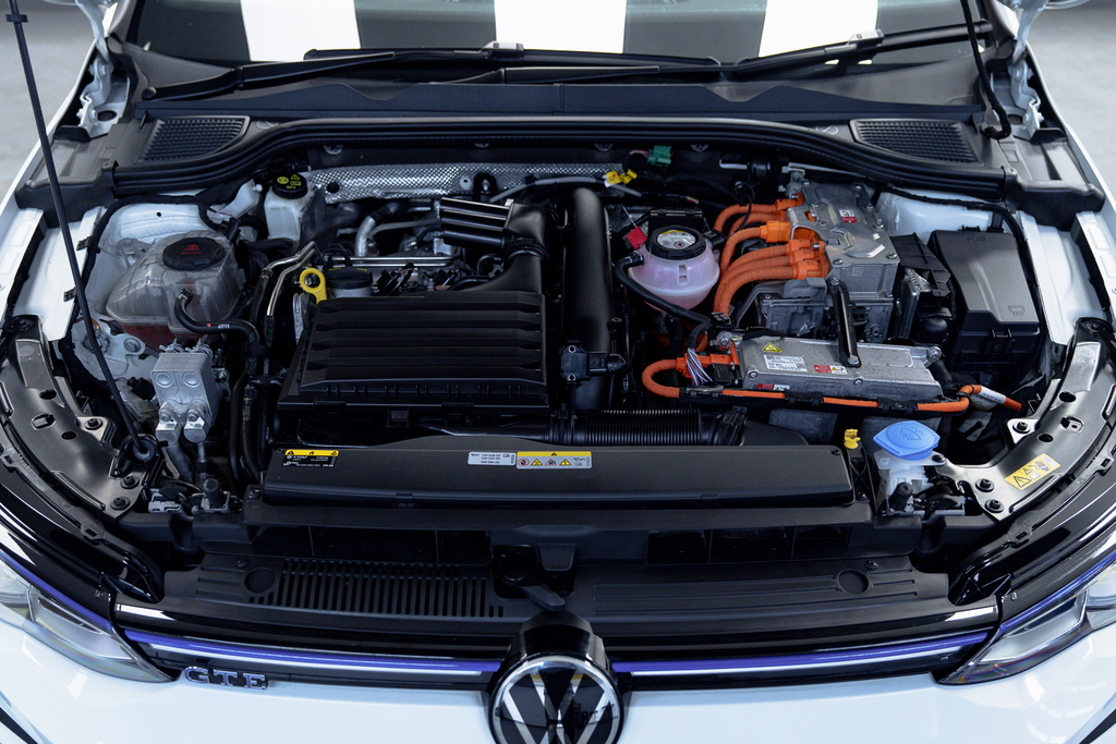Volkswagen e-Golf Hybrid BW23WWX White #3