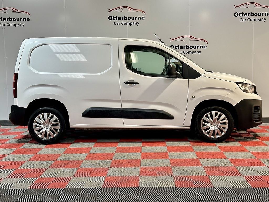 Peugeot Partner Bluehdi 1000 Professional Premium MC73NPF White #5