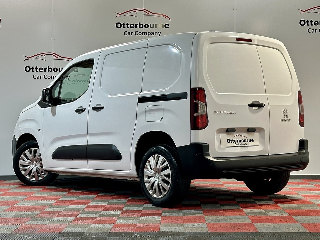 Peugeot Partner Bluehdi 1000 Professional Premium MC73NPF White #3