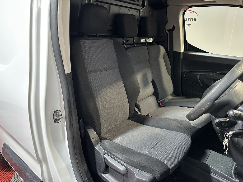 Peugeot Partner Bluehdi 1000 Professional Premium MC73NPF White #6