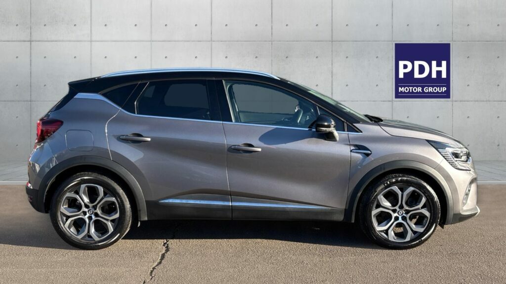 Renault Captur 1.6 E-tech Hybrid 145 Se Edition GF22LCT Black #2