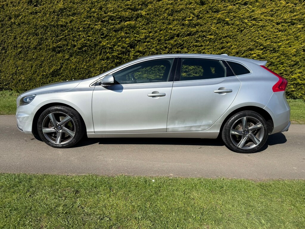 Volvo V40 D3 R Design BK64ZVN #4