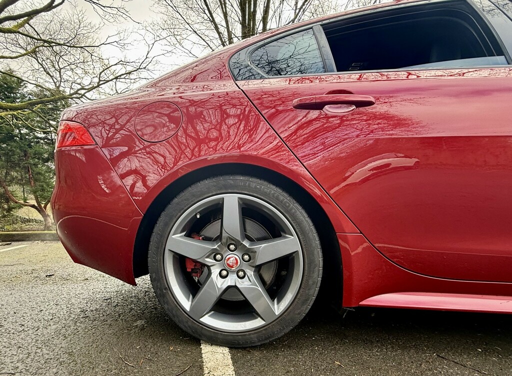 Jaguar XE Saloon 2.0 Gtdir-sport 240Cam-meridian-xenon-fsh AF66VKE Red #6