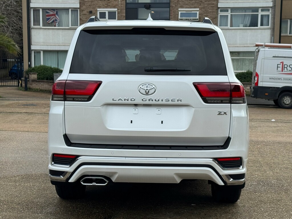 Toyota Land Cruiser Land Cruiser Zx 4X4 3.5L 7Seat, 5Dr, White #5