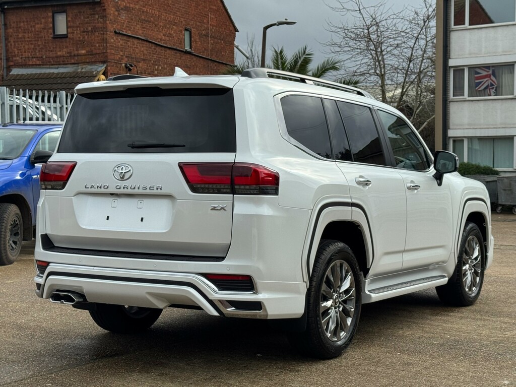 Toyota Land Cruiser Land Cruiser Zx 4X4 3.5L 7Seat, 5Dr, White #6