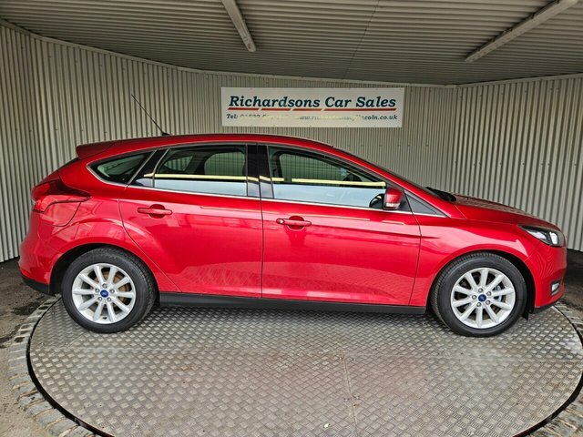Ford Focus 1.0T Ecoboost Titanium Hatchback FY66VTU Red #2