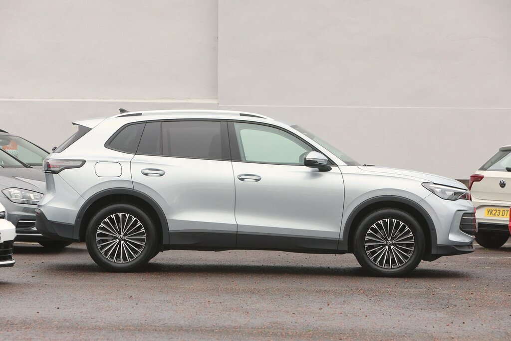 Volkswagen Tiguan 2024 Volkswagen Tiguan 1.5 Match Etsi Dsg DS24VSA Silver #2