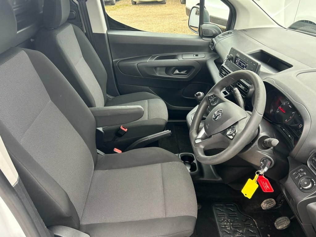 Vauxhall Combo 1.5L Dynamic KN21XNC White #6
