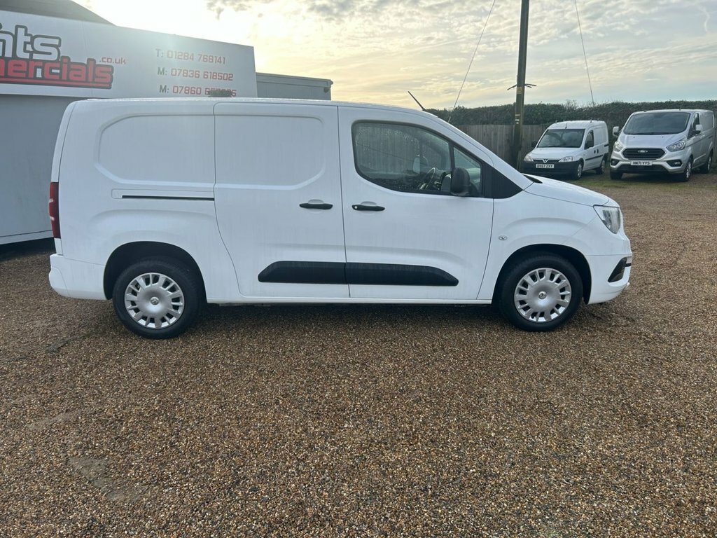 Vauxhall Combo 1.5L Sportive DY70PVK White #5