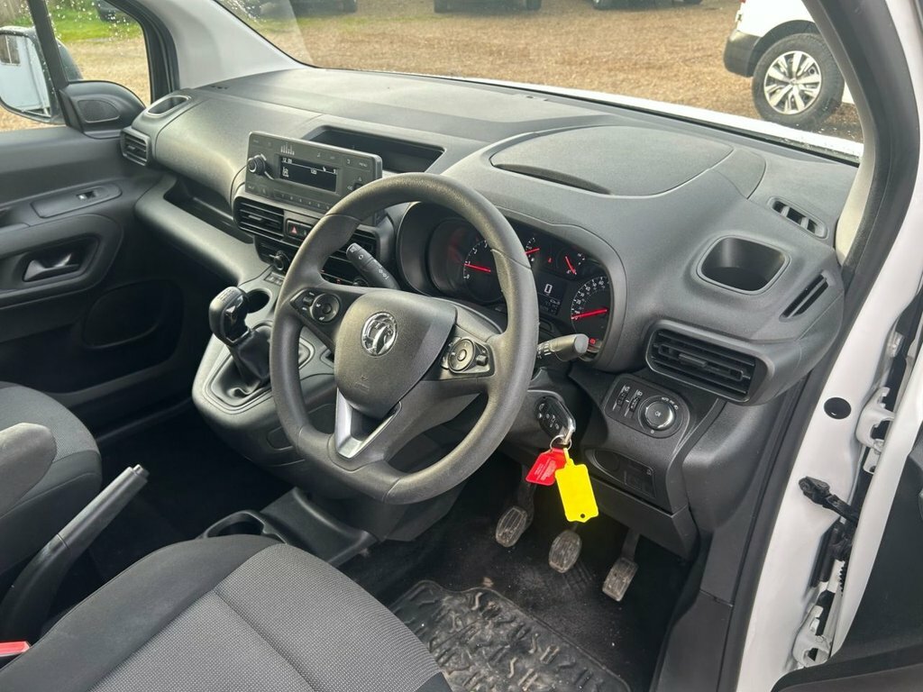 Vauxhall Combo 1.5L Sportive DY70PVK White #6