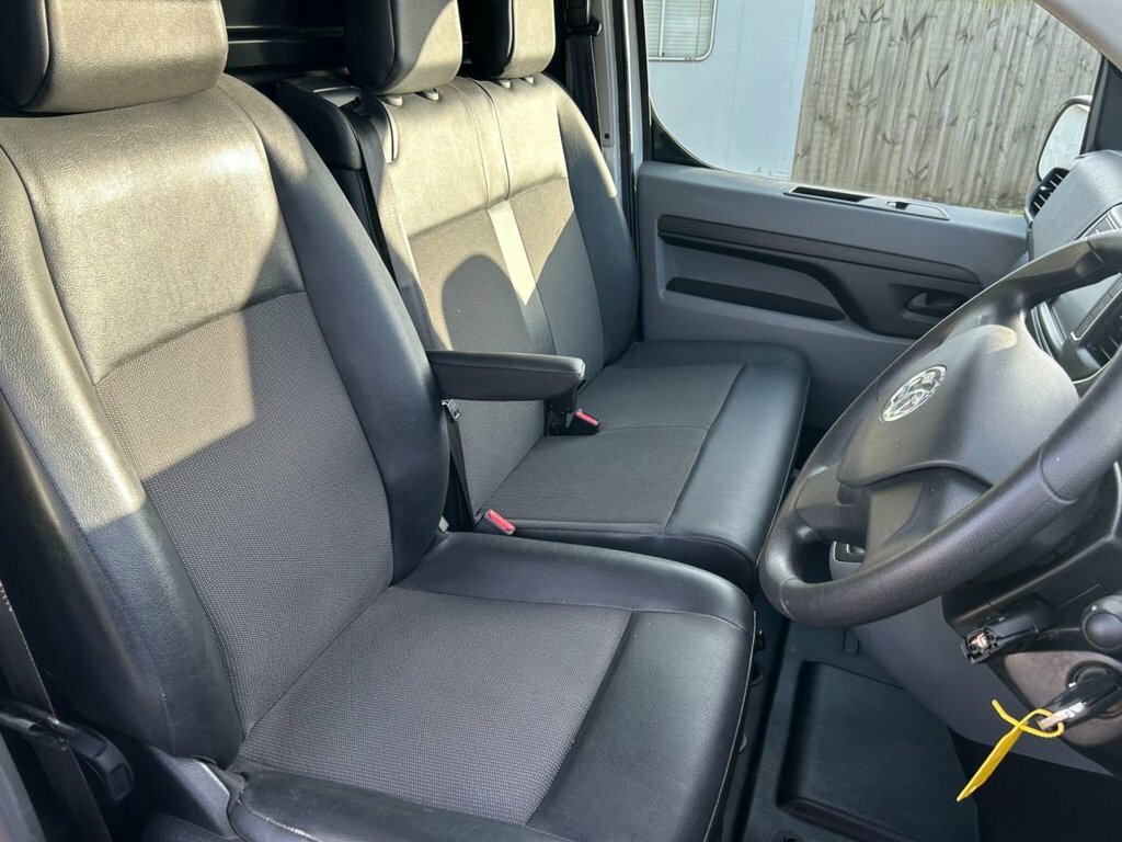 Vauxhall Vivaro 1.5L Dynamic 6Dr WN71DZS White #6