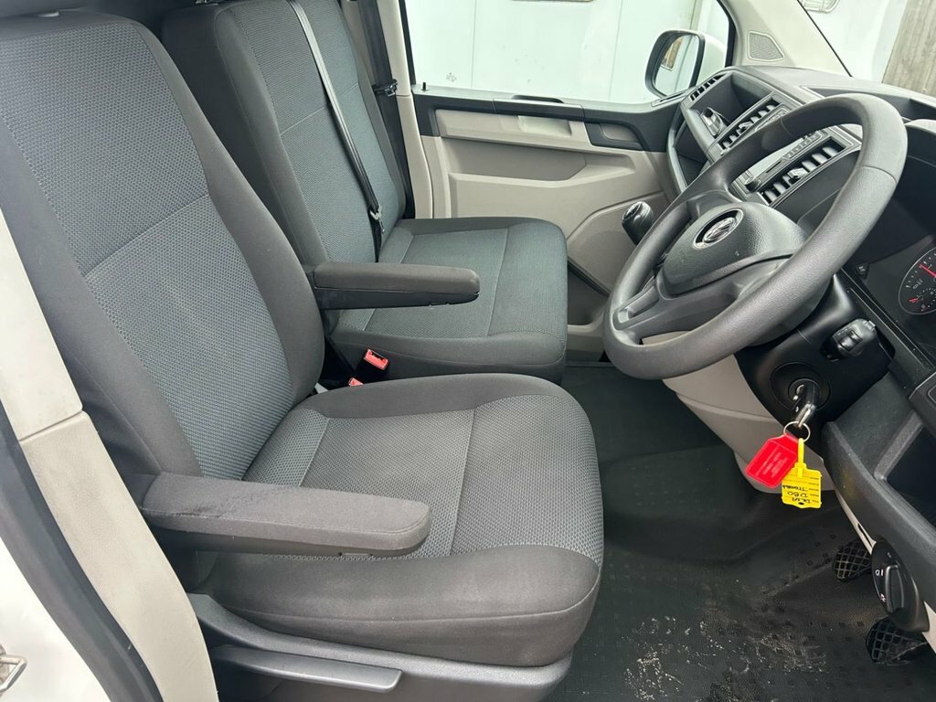 Volkswagen Transporter 2L Trendline DL69DBO White #5