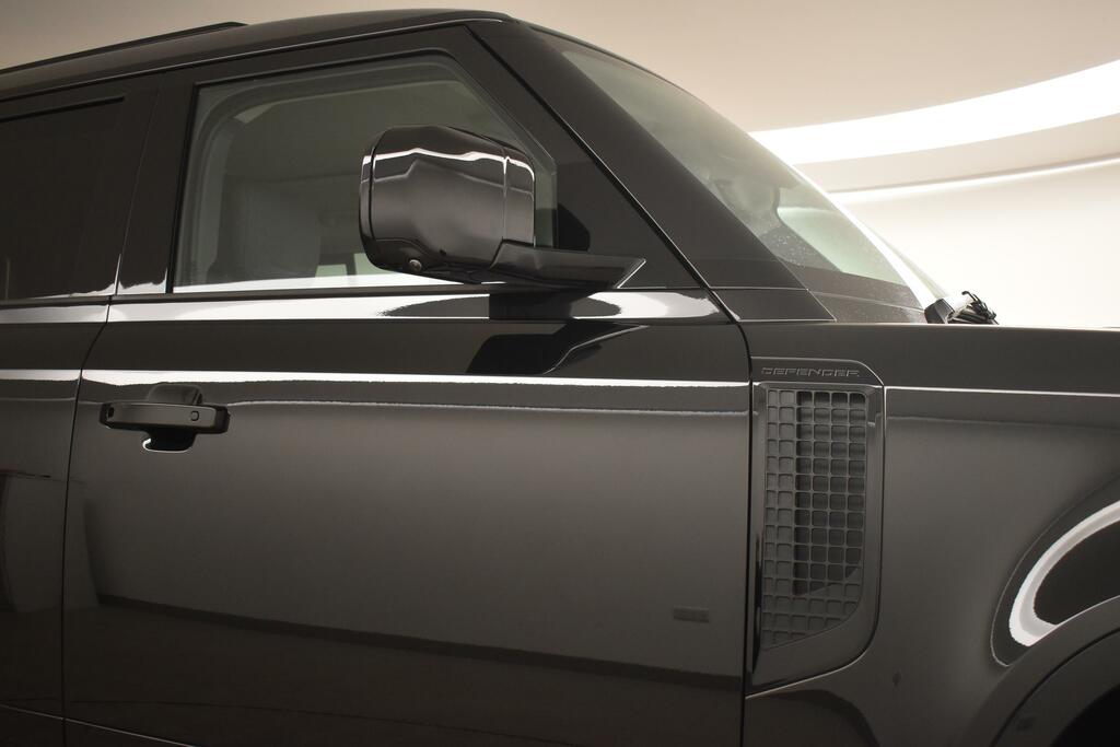 Land Rover Defender 110 2.0 P400e X 110 Black #4