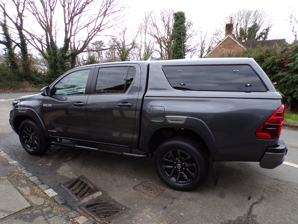 Toyota HILUX 2.8 D-4d Invincible X Pickup Double Cab EX73ZPF Grey #4