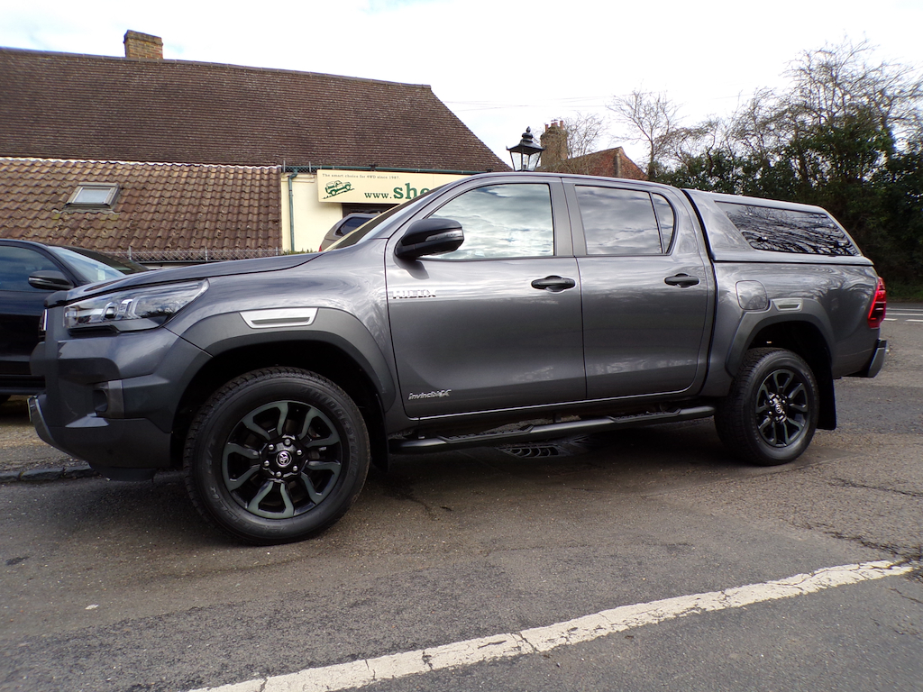 Toyota HILUX 2.8 D-4d Invincible X Pickup Double Cab EX73ZPF Grey #2
