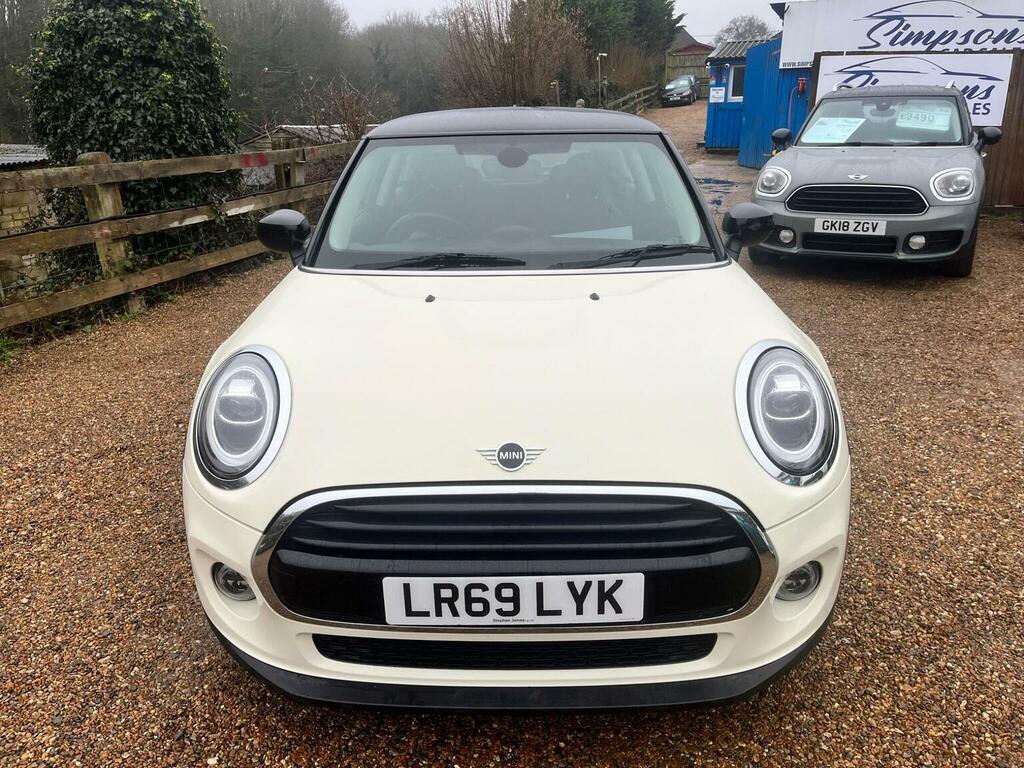 Mini Hatch Hatchback 1.5 Cooper Classic Euro 6 Ss 201 LR69LYK White #2