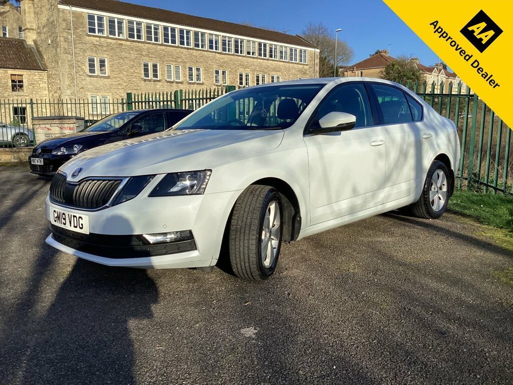 Skoda Octavia 1L Se Technology GM19VDG White #4