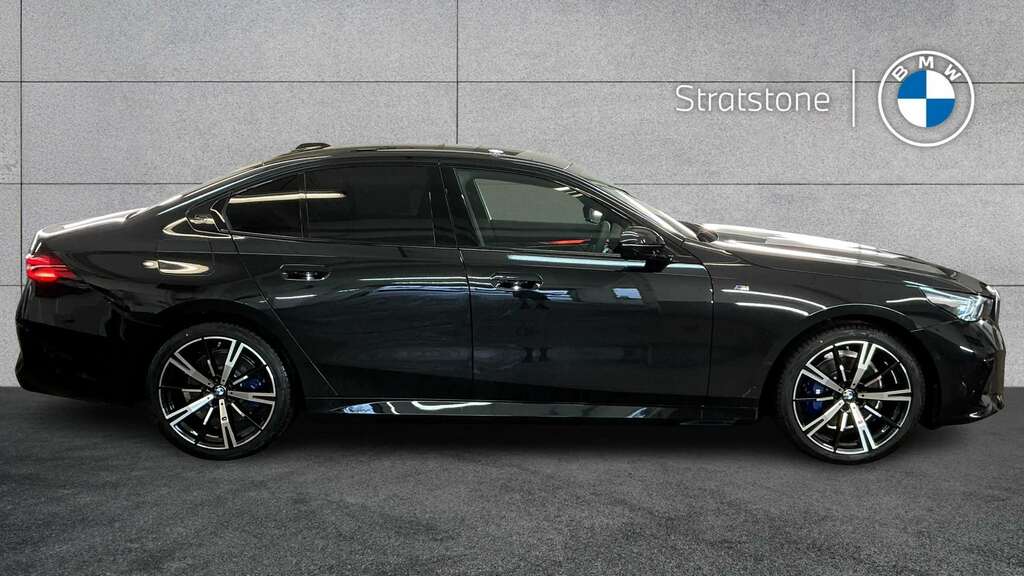 BMW 5 Series 520I M Sport 2025 Black #3