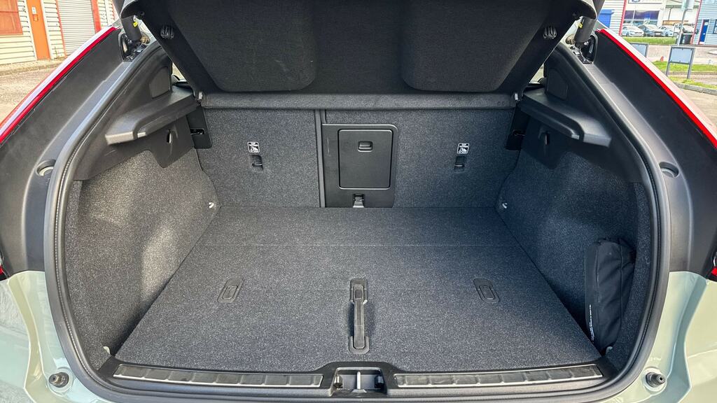 Volvo C40 Recharge Plus, Single Motor, Silver #17