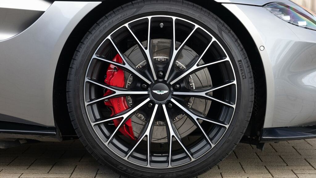 Aston Martin V8 Zf 8 Speed Black #4