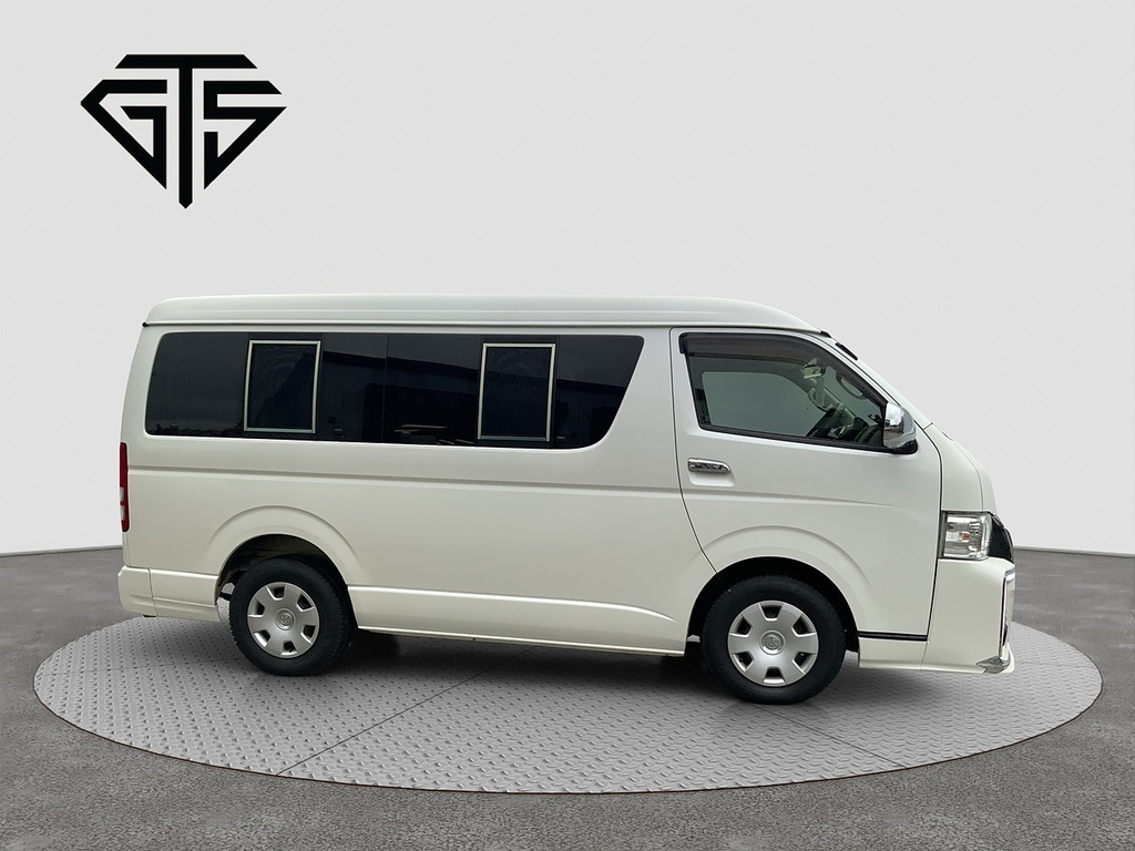 Toyota HiAce Mpv White #2