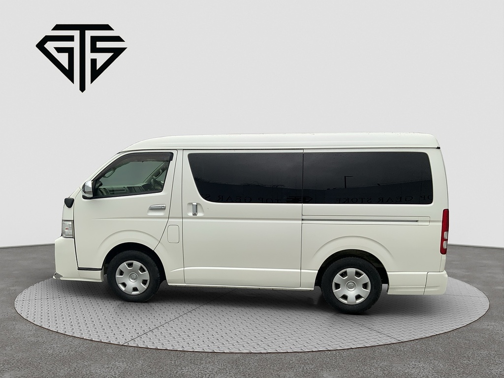 Toyota HiAce Mpv White #6